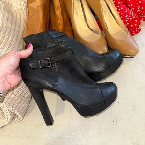 Black Gianni Bini boots